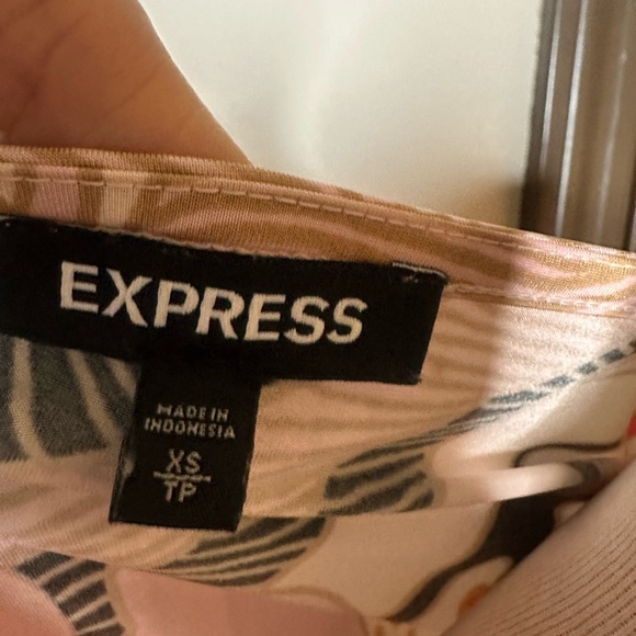 EXPRESS | Floral Surplice Bodysuit - Picture 4 of 4